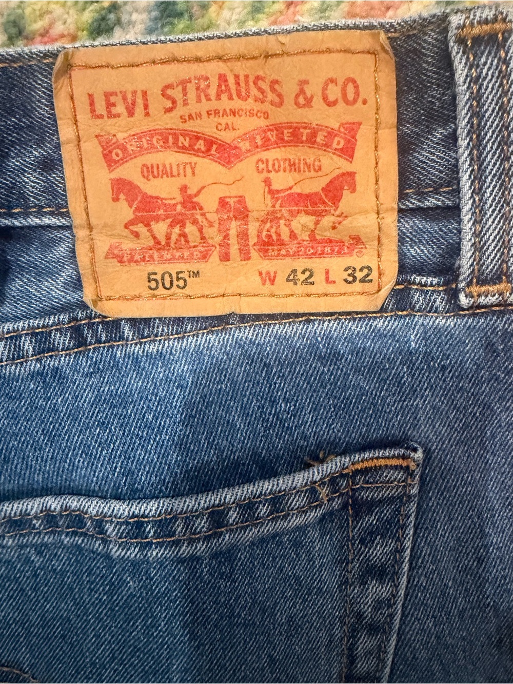 Levi's 505 Relaxed Straight Jeans Size 42 x 32. Great preowned condition